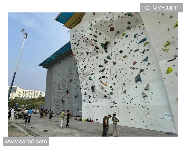 广州攀岩队反击之路:挑战与收获的深度剖析与思考 广州攀岩队反击之路:挑战与收获的深度剖析与思考